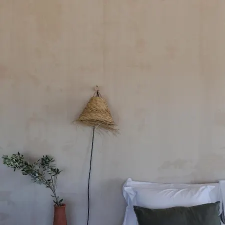 Valley House Bed & Breakfast 4*