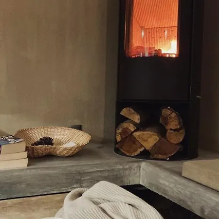 Valley House Bed & Breakfast 4*