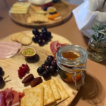 Valley House B&B 아젠하스도마르