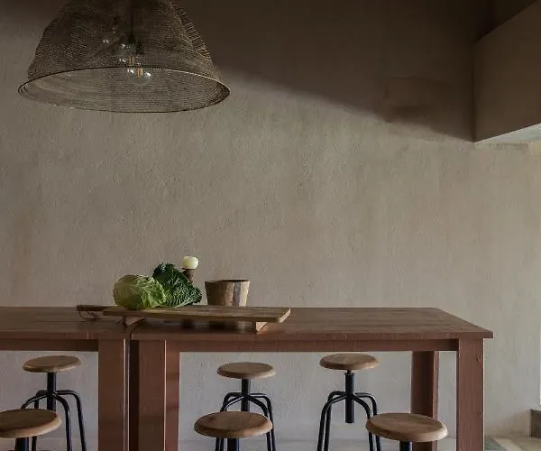 Valley House Bed & Breakfast 4*