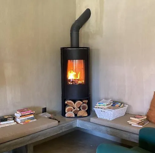 Valley House Bed and Breakfast 4*