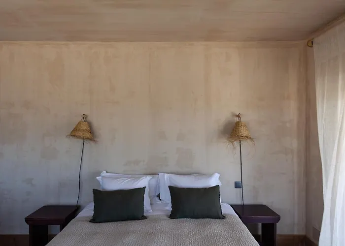 Valley House Bed and Breakfast 4*