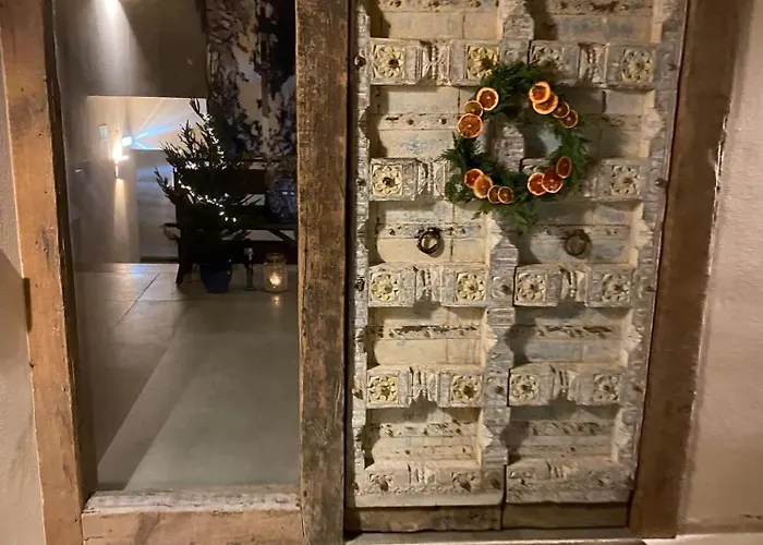 Valley House Bed & Breakfast 4*